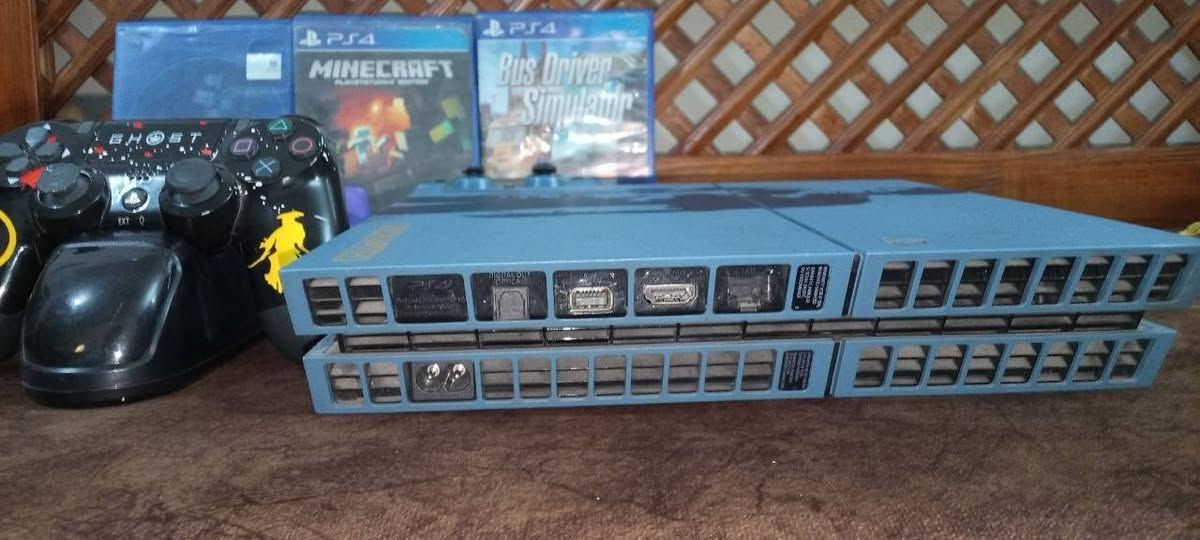 السلام عليكم
يالله بلي فور فات للبيع

مشتري جديد و استخدام قليل 

sony 4 fat 
500 گيگابايت مساحة

نظافة 100/100

لوك ستيكر ممفتوح ابدا 🔓
موجود بي العاب ويا هي:  فيفا 22 و ماين مرافت و لعبة مال باصات واساسن كريد

ويجي ويا كامل ملحقات (الواير، كيبل الصورة HDMI, قاعدة شحن يدات) 

البلي ويا يدات ثلاثه بنفسجيه و زرقه وسودة

التواصل خاص ماسنجر والسعر310 و بي مجال شوية او على هذا الرقم *********** على الواتساب
رجاءا رجاءا الي ميريد يشتري ليعلق ❤
