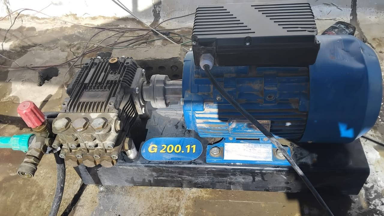 السلام عليكم فارة غسل سنكل فيز بقوة 5.5 حصان شرط الضمان إيطالية مستخدمة شهريين فقط بعدها بزيت الشركة مع صونده مسلح ٢٠م مع مسدس ايطالي سعر ٨٠٠ الف وبيه مجال بسيط للأستفسار الاتصال على الرقم ***********
