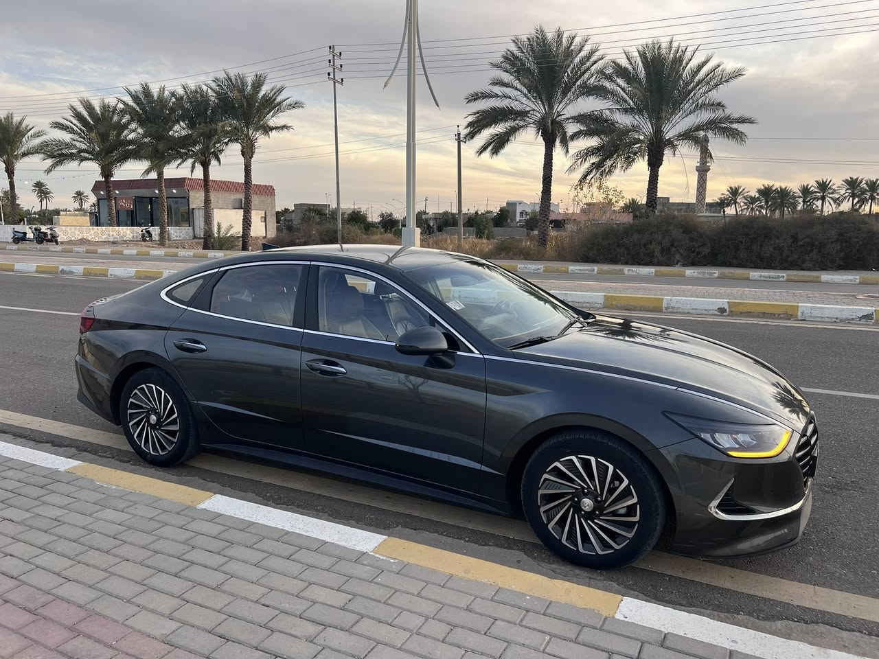 سوناتا هايبرد موديل 2022  فول عدا الفتحه 
 
  شنو ابالك بيها مواصفات
اوتو بارك تتقدم وترجع بالريمونت 
ضررها موضح بلصوره 
الايرباكات كلها سليمه 
رقم بغداد باسمي 
ماشيه 80  الف كيلو ليس ميل 
1- بصمة ابواب لمس + تشغيل + صندوق
2- ماستر كي تفتح الابوب بنضام الكارت 
3- دشبول دجتال متغير 7 الوان
4- كشنات جلد
5- كشن كهرباء  + تدفئه الستيرن( السكان)
6- كشنات تدفئة تبريد
7- خزن 128 كيكا + ( android auto + apple car play)
8- رادرات 4 امامي وخلفي توقف تلقائي
9- اشاير في المري + نقطة عمياء في المري
10- انارة داخلية مركزيه مختلف الالوان 
11- شاشة الحجم الكبير 12 انج + تحكم عام على السياره
12- سستم صوت BOSE الصوت 12 سماعة و دمام 2
13- لايت امامي 4 عدسات LED
14- هاندبريك بصمه + اوتو هولد للتوقف في الازدحامات
15- شاحنة طوارئ شحن سريع
16- منفذ USB امامي خلفي 
17- شفتات في الاستيرن كير ( تبترونك رياضي )
18- نظام المساعده على الاصطفاف
19- نظام الترحيب عنده الاقتراب داخل وخارج السياره
21- وضعيات قياده 4  
22- نظام تحديد المسار 
23- مثبت سرعه 
24- نظام مستشعرات في الباب من تنفتح الباب تتوقف السياره 
25- تبريد السياره بيانو

السياره وراد كوري نضيفه جبتها ماشيه 5 الف وع ايدي 
الف ما تصرف عليها سياره الجناي جديده 
مكاني عامرية الفلوجه 
إذا تريد اجي بغداد او فلوجه مو مشكله 
سعرها 178


**إذا كنت صاحب هذا الإعلان وتريد حذفه لأي سبب، رجاءا أرسل رسالة إلى الدعم الفني**