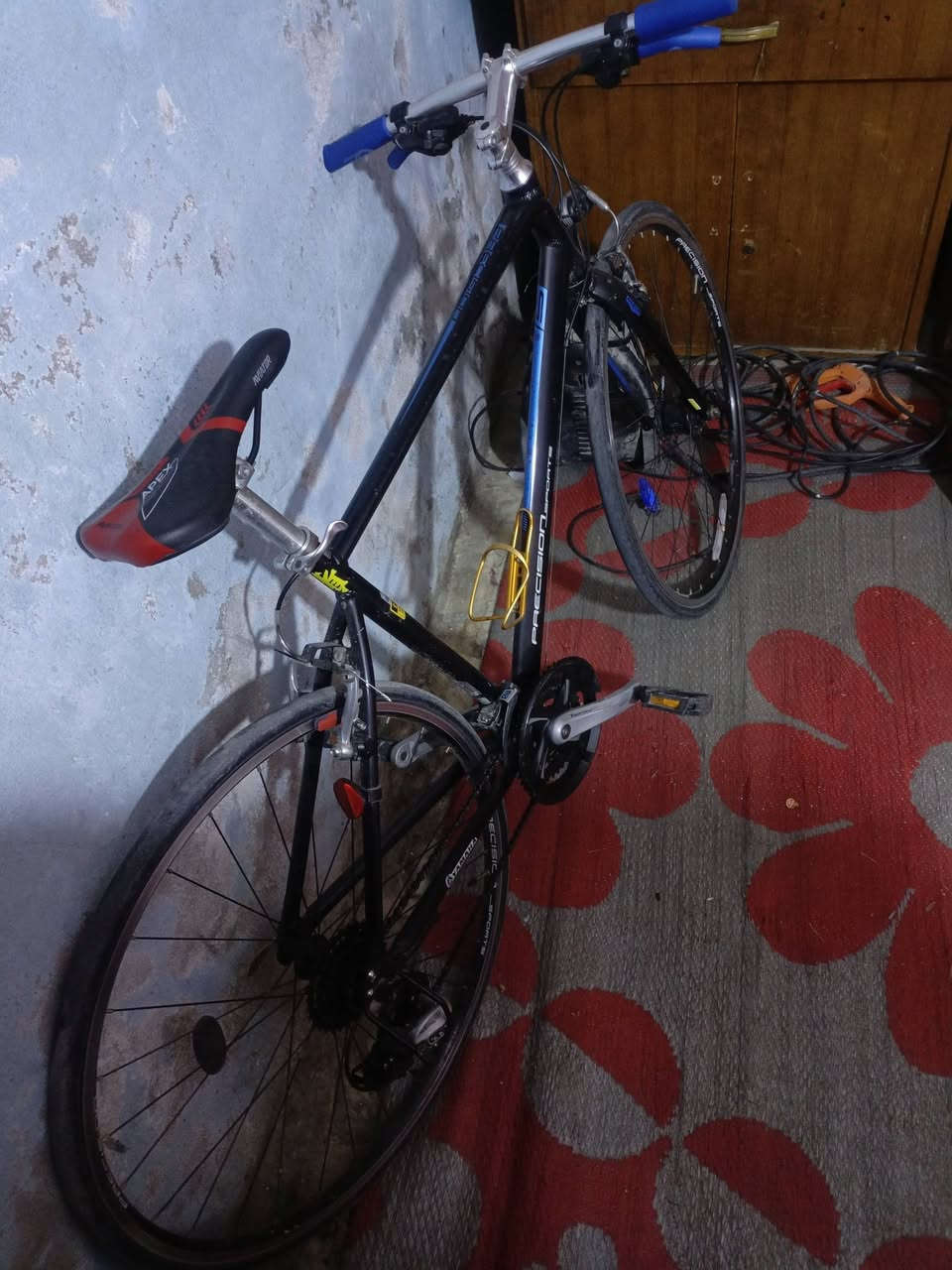 لبيع
البايسكل بالكامل ليمنيوم 

بغداد مدينة الصدر قطاع 3 
السعر 200قفل

***********
