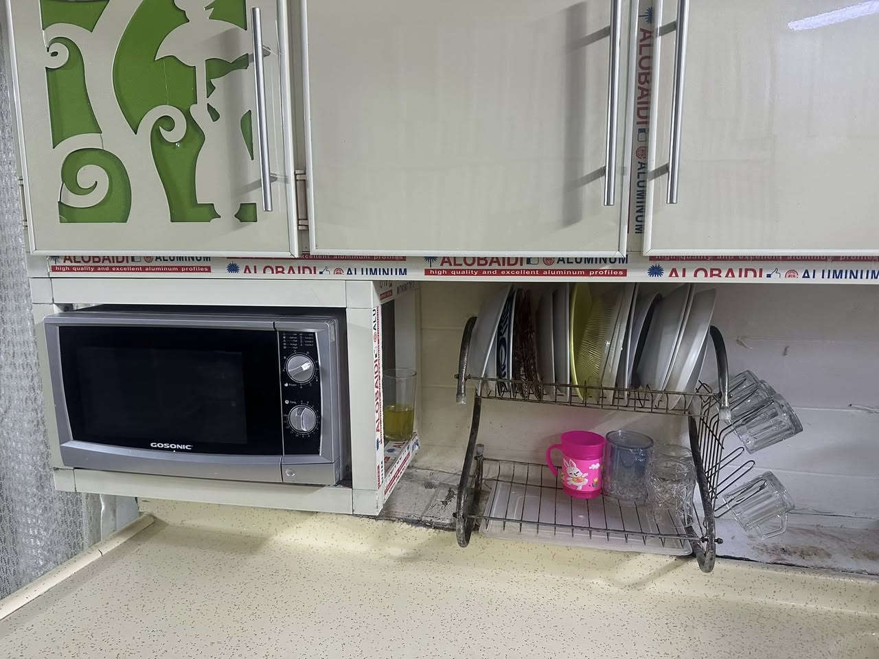 گاونتر للبيع سعر ٣٥٠ العنوان بغداد كراده داخل 
***********
