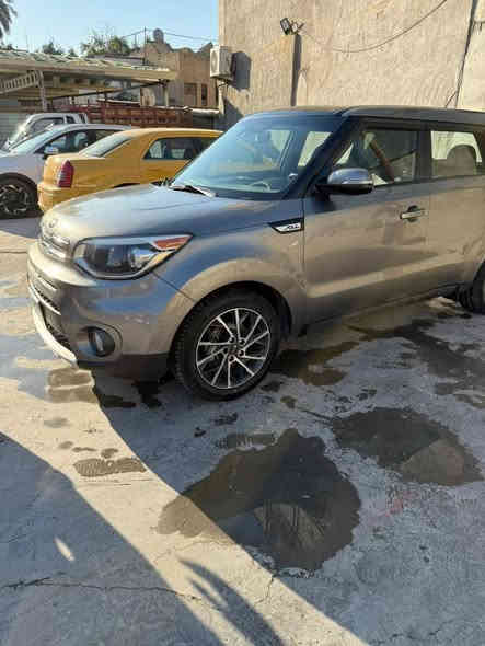 السلام عليكم كيا صول 2017 فول 1/1 بصمة بنوراما رادار تحديد مسار كشن تدفئة وتبريد الكشنات الامامية كهرباء السيارة حادثها حلو 
السعر 130$ وبيها مجال 
ملاحضة بيها هاي الطخة الي بالباب
***********
مكان السيارة بغداد الكرادة قرب جامعة الاسراء
