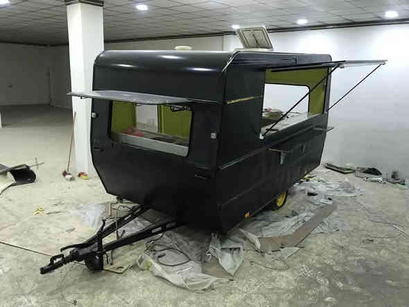 كرفان للبيع مطبخ جاهز كل شيء جاهز حسب قوانين الصحة. بدون دعم او ضرر بشرط شاصي جديد 100%. السعر 15 ورقة و مجال بسيط. المكان دهوك. للاستفسار *********** دهوك
