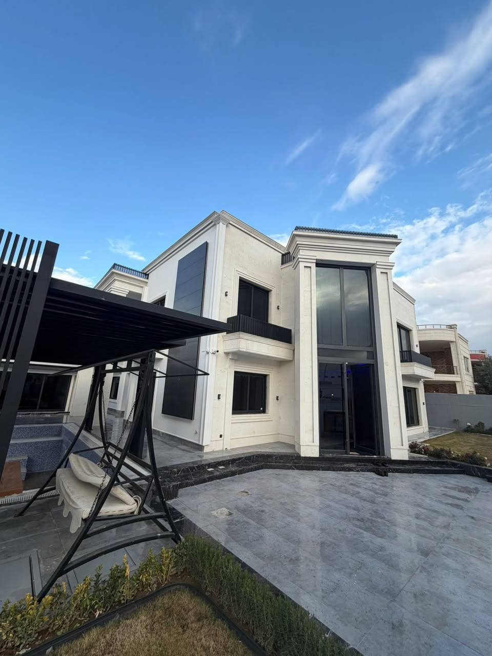 بيت ركن للبيع مجمع كنجان
بيت ولا اروع وتفاصيل راقيه وموقع مميز✨
يتكون من كعده خارجيه 🏡
واستقبال والمطبخ حار و بارد 
و ٦غرف نوم وبيها ١٠ مجموعة صحيات 
ومزبح وحديقتين و الواجها تجي مرمر 
للتفاصيل اكثر:
***********
