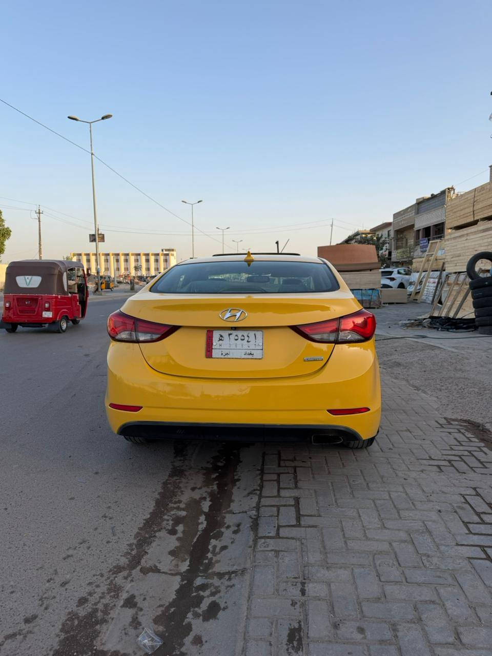 سلام عليكم النترا موديل 2015 فول مواصفات لمتت 1/1 شاشه كامره خلفييه تبريد ثلج كهربائيات كله شغاله وارد أمريكي كلين بدون حادث كير ومحرك مكفولات محرك 1800 سياره نضيفه وخير من الله تحويل ثاني يوم هيه غرمات مصفره مكان شهداء البياع قرب جامع الكبيسي الاتصال تخم تايرات جديد غرفته حلوه ***********السعر 105
