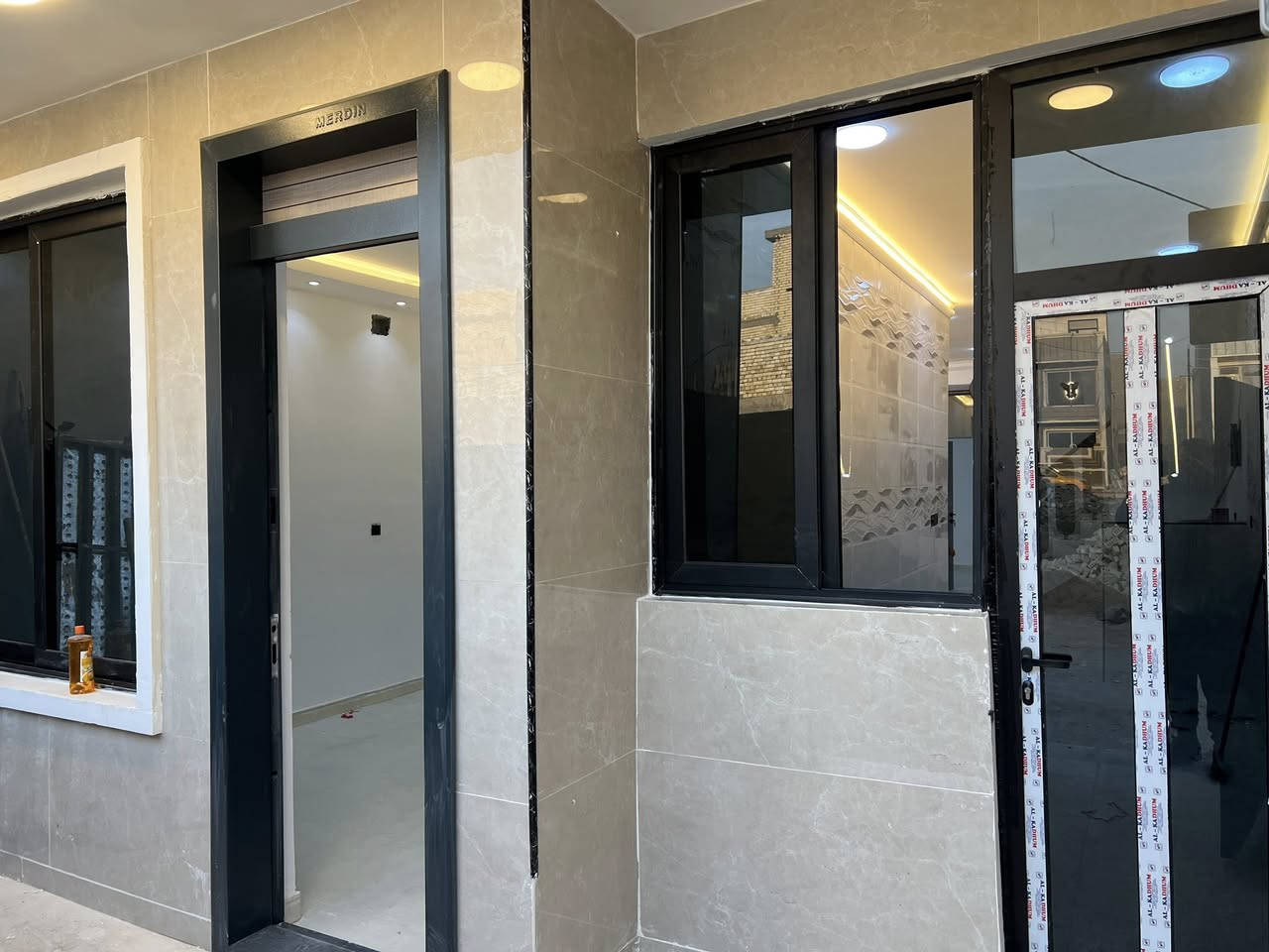 للبيع
بيت 100 متر طابق ونص 2غرف نوم2 صحيات مع استقبال ومطبخ وصاله البوعيثه. مجمع العيثاوي طابو سند25 السعر. 115 مليون قابل للتفاوض
***********
***********
