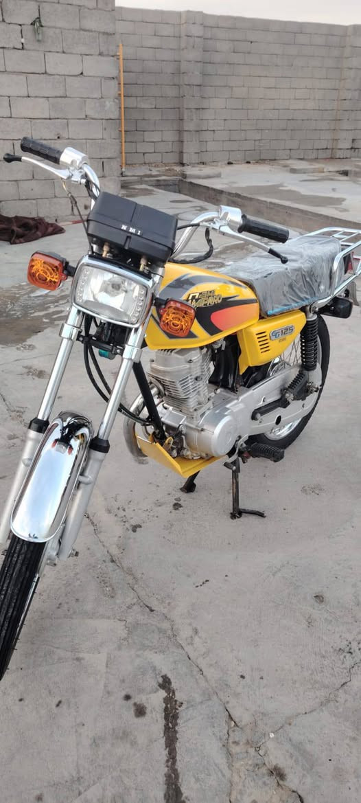 دراجه للبيع رقم سنويه جديد مكان بالقرنه ***********
