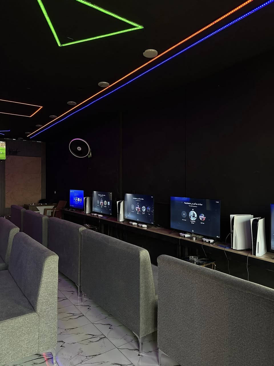 السلام عليكم 

#فرصة استثمارية وبسعر مناسب جداً 

صالة العاب الكترونيه جاهزة وبطابع بحديث 
متكاملة  من كل شيء اضافة انها تحتوي ؏ غرفه منفصله 
تكدر تستفاد منها في المستقبل 
القاعة مجهزة بشاشات جيدة جداً وبدقة 4k
وبأحدث الاجهزة الالكترونيه  اضافة الى سستم كامرات 
وسبلت كنتوري  يعني تجي تستلم جاهز

        سبب البيع
( لعدم التفرغ التام لها )
للتواصل و الاستفسار ؏ الرقم الاتي :-

***********
