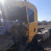 اخوان سياره    2004سكانيه متضرره بسبب حادث مكينه انجكتر  كير محرك اكسن...