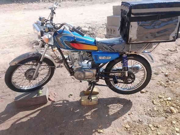 شباب سلام عليكم دراجه ادوات للبيع تعمير جديد دراجه جاهزه من كلشي شغاله من الاشاره للبك لايت السعر 500 وبيه مجال لشراي العنوان ذي قار سوق الشيوخ غير متواجد ع فيس رقم *********** بيه واتساب وشراي بيه خير ويدلل
