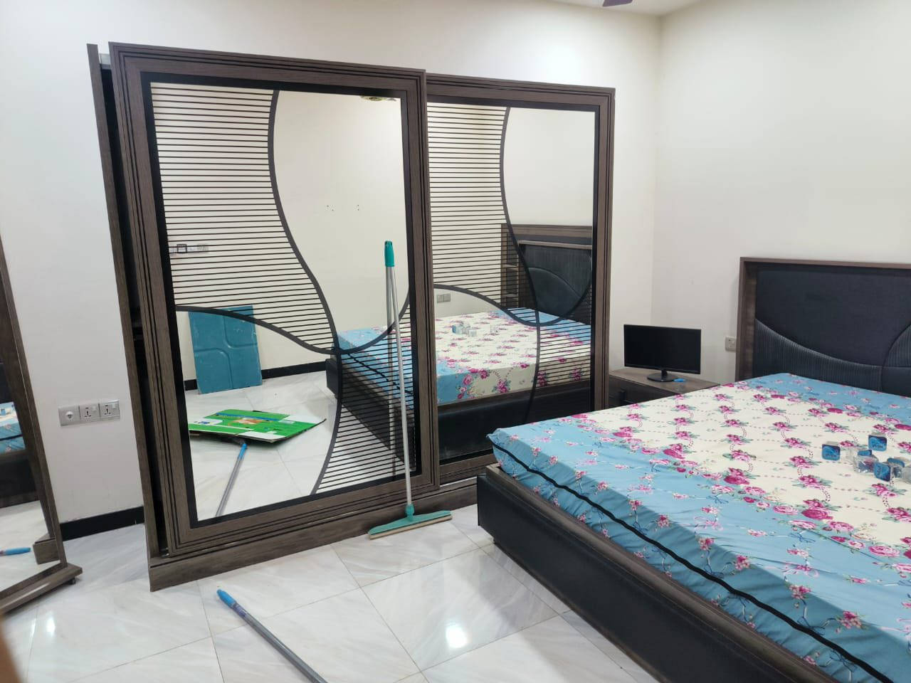 غرفه نوم تركيه مكان حي الجهاد
السعر ٥٠٠ قفل الرقم ***********
