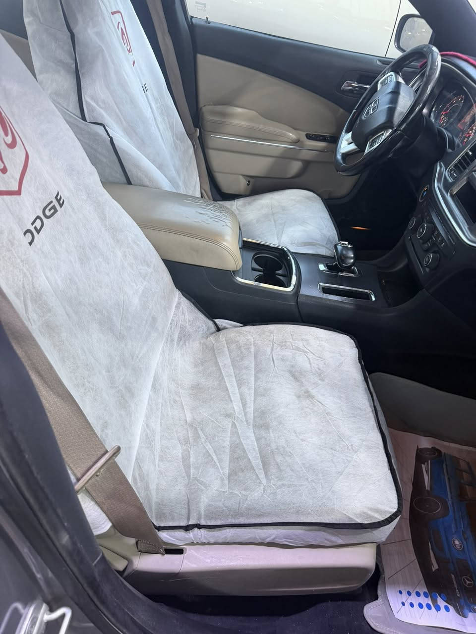 سلام وعليكم جارجر ادوات حاويه مكينه3600 كفاله السياره برغي ما ناقصه خليجي داخل عسلي كفاله مكينه كير تبريد حداديه طخم تاير السياره احله من الصور مكان بصره رقم***********
