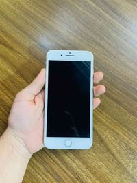 ايفون ٨ بلس • ٦٤ • بطارية ٧٩