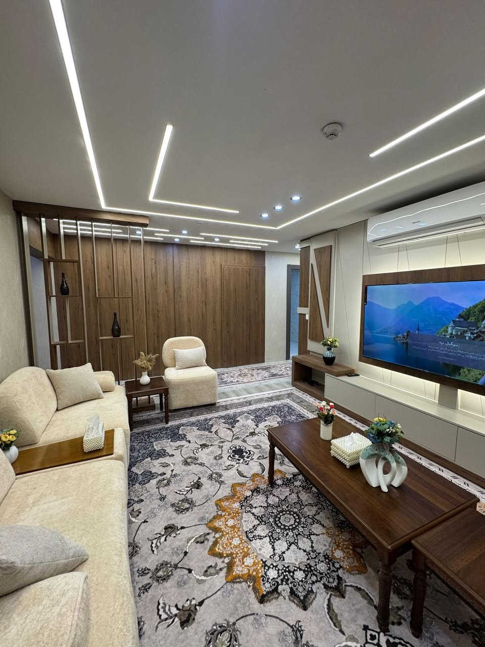 للإيجار أو للبيع
-شقة مؤثثة vip
-زيرو

في أربيل
مجمع لايف تاورز

 مساحة 170م

يتكون من
- غرف نوم 4
-صالة 
- صحيات 2
- مطبخ
- طابق 8
- واجهة خارجي 
- 
- ⁠للأستفسار أكثر يمكنكم التواصل معنا عبر الواتس آب 
- ***********
- ⁠***********
