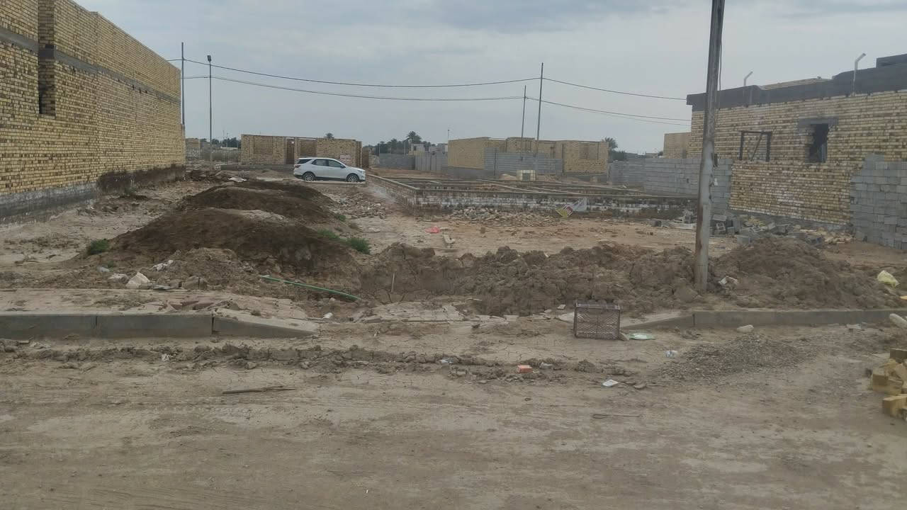 180 متر مجمع عزيز شريف خلف عمارات الزيتون عشارع العام ***********
