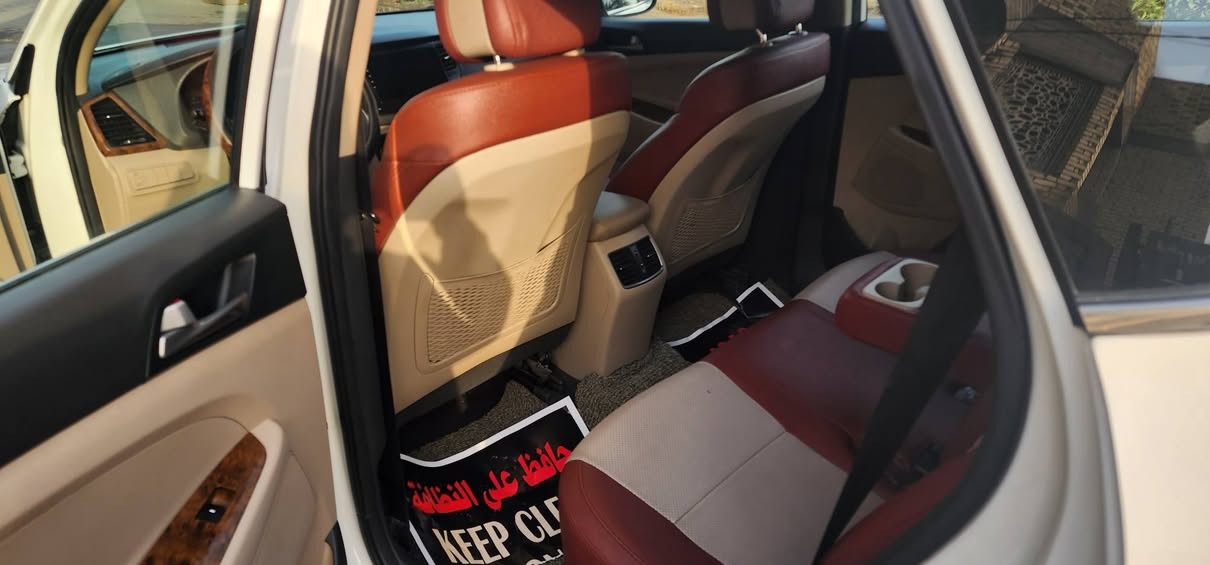 السلام عليكم رمضان كريم توسان خليجي موديل ٢٠١٨ بدون ضرر فقط صبغ ربع البنيد بدون اي دواخل من جهة الايت اليسار باسمي رقم بغداد  جديد  مواصفات عاية بدون فتحة تحكمات حساسات خلفبة تبريد قطعتين صاج شاشة كامرة كشنات لونين مكينة كير مكفولات مامفتوحات على وضع الشركة جاهزة السيارة السعر ١٨٥ وبيها مجال بسيط للاستفسار ***********
