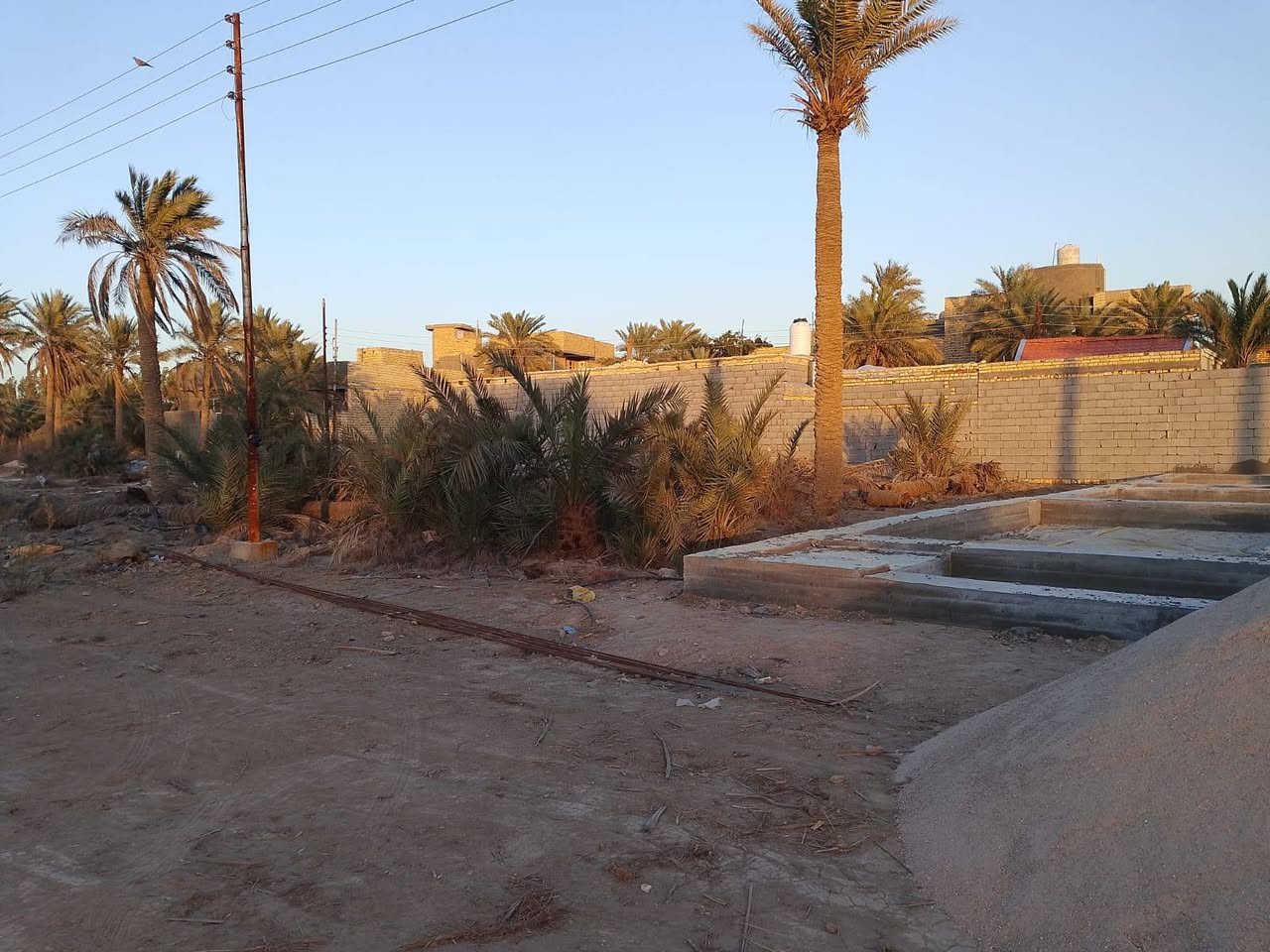 قطع للبيع زراعي مساحه ٢٠٠متر مكان سديناويه  قريبات للدله شارع النازل على القطع ١٥ وشارع القطع ١٠متر كل الخدمات موجوده للتواصل او الاستفسار على الرقم ***********
