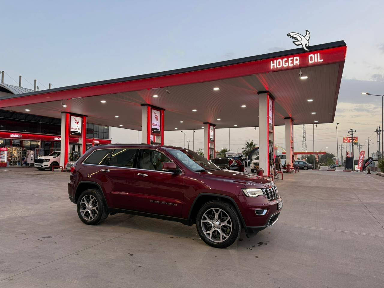 جيب خليجي وكالة هارلم لمتد
الموديل: 2019 (خليجي) .
المحرك : V6.  3.6L 
ماشيه  77 mi.
 اربيل تحويل ثاني يوم.
السياره مكفوله كفاله عامه من كلشي  فقط بارد على كد اصبع بجاملغ الخلفي. 
المواصفات :
* دفع رباعي 4x4 . . 
* تحذير النقطة عمياء ⚠ .
* سقف بانوراما على طولها. 
* ثلاث شاشات كبيرة.
* ⁠سستم صوت سماعات + دمام.
* ⁠كشنات تدفئة تبريد.  
* نظام الخرائط (GPS) .
* ستيرن كهربائي وتدفئه .    
* تشغيل عن بعد .
* صندوق كهربائي ..
* حفظ وضعيات الجلوس (ميموري) . 
* المقاعد الأمامية كهربائية .... 
* حساسات أمامية . 
* حساسات خلفية . 
* كاميرا خلفية .
* بخاخ ماء على المصابيح الامامي..
* مرايا متحسسه للضوء العالي . 
* مانع تصادم خلفي .
* بلوتوث تلفون . 
* محدد سرعة . جنطة كهرباء تشغيل عن بعد
* نظام التشغيل والاطفاء الاوتوماتيكي ( Auto Start System ) .
* نظام بريك اوتماتيكي ( Auto Break System )
السعر  270ورقة
التواصل ***********
