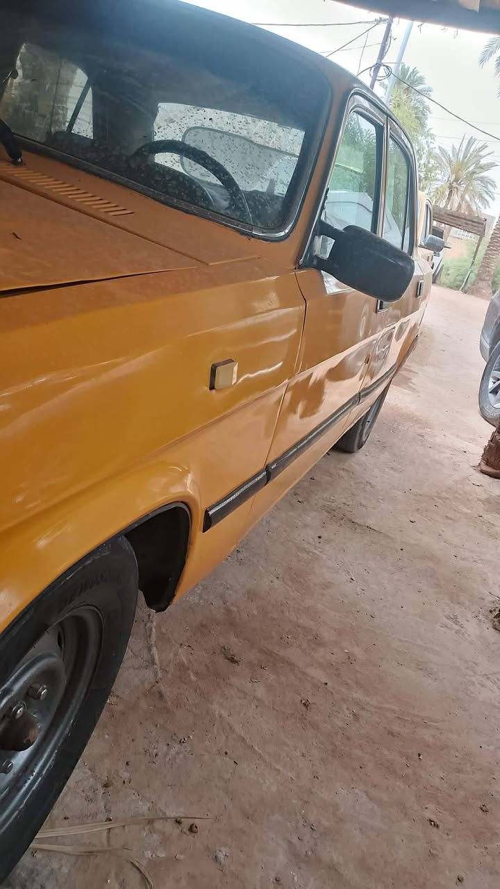 فولكه لبيع مكينه وكير جدد سنويه ل27. سياره حلوه وجاهزه حداديه وطخم تاير *********** سعره 27 وبيه مجال  مكانه سوك الشيوخ. الكرمشيه
