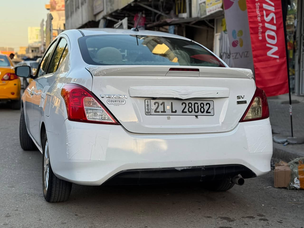 السلام عليكم
للبيع نيسان فيرسا 
موديل:2017
ويل كروم 
شاشه+كامره
تحكم ستيرن جهتين 
بلاجكتور يدات نيكل 
رقم سليمانية سنويه جديد حد 2031
هزه جديد شرط تحويل او وكاله 
بطاقة بانزين موجود 
گير محرك بشرط 
جاملغ خلفي صبغ+نص باب خلفي سكن صبغ بلادي بدون تبديل قطع البلادي 
السعر:105$وبيها مجال 
مكان السيارة كركوك
***********
