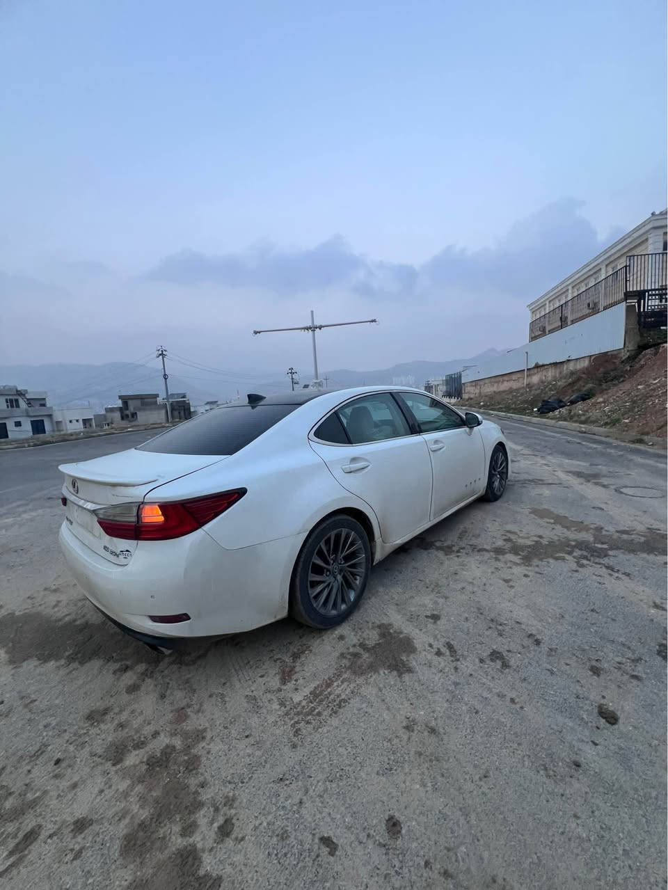 لكزس موديل ٢٠١٧ محرك ٣،٥ يعني ٦ بستن
سياره مواصفات وحجم Es 350 
يعني اعلى فيئه بالكزس 
فول فول مواصفات 
رقم شاصي موجوده مع صوره
سياره عام صبغ يعني نزل شي على قماره
شواصي كبس وضع شريكه 
جاملوغ يم سكن بيها ضربه فقط بطانه
ملاحظه گص وگلب بشرط
سياره رقم دهوك ورقم انكليزي كل شي جديد
رقم وسنويه وهزه جديده 
سياره 
كير ومحرك وتبريدها بشرط 
سياره ماشيه ١٣٠ الف مايل فقط
سياره كير ومحرك ما مفتوح و بشرط
سياره مكانها دهوك داخل دهوك 
باسمي تحويلها اقل من ساعه 
سعرها ١٣٩ ورقه ونزل ٢ غرامه
*********** بيها واتس اب دهوك, العراق
