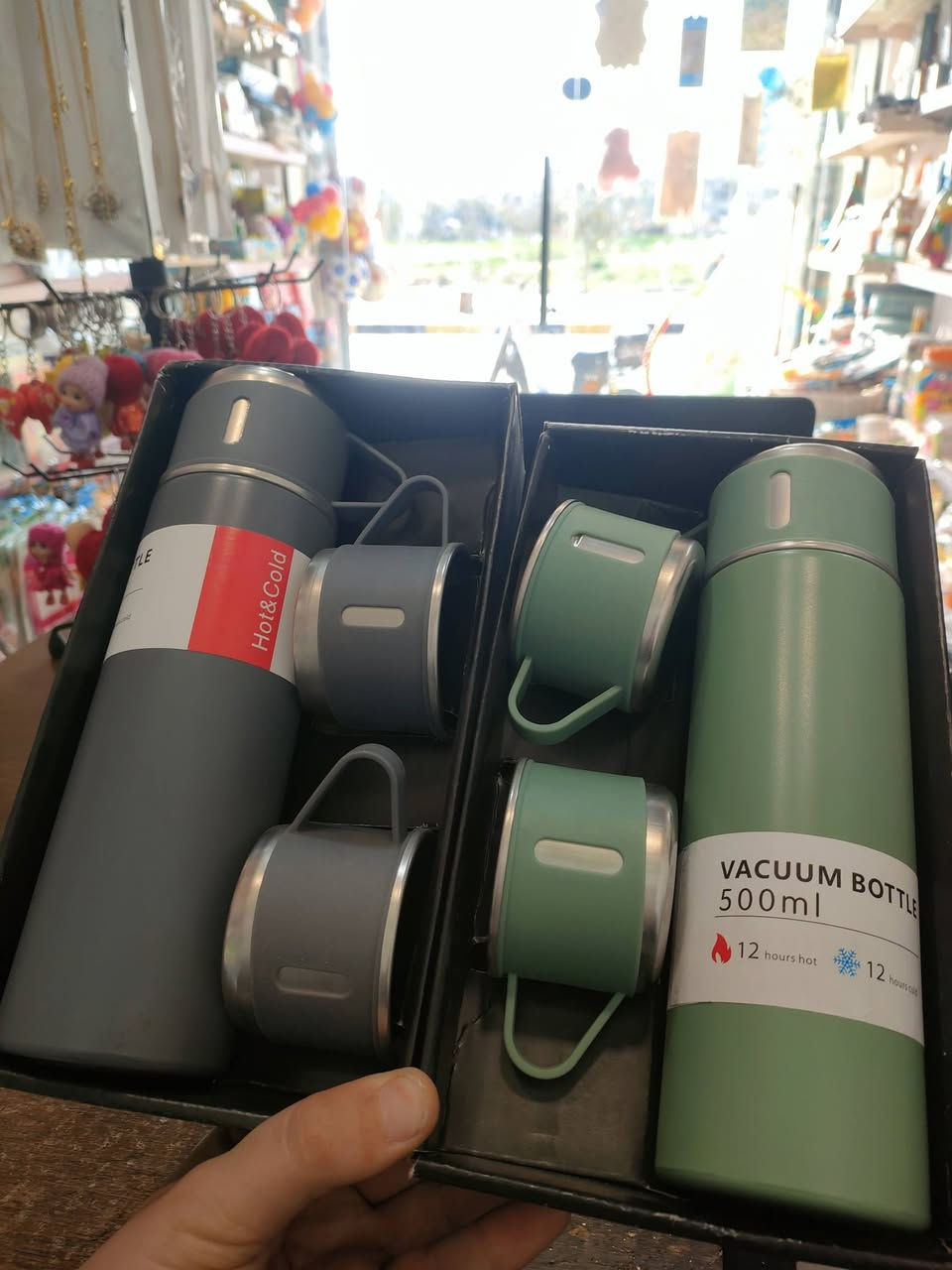 توفر لدى مكتبة يارمجة مطارة تحفظ درجات الحرارة المرتفعة و المنخفضة بسعة 500 مل بخامة ستانلس ستيل مقاوم للصدأ 
السعر : 5.000
🔴العنوان: قرب دورة الجريسي مقابل مولدة الهادي 
⚪رقم الموبايل: ***********
🟢 واتساب: ***********
🔵تلكرام: YRMGA1@
