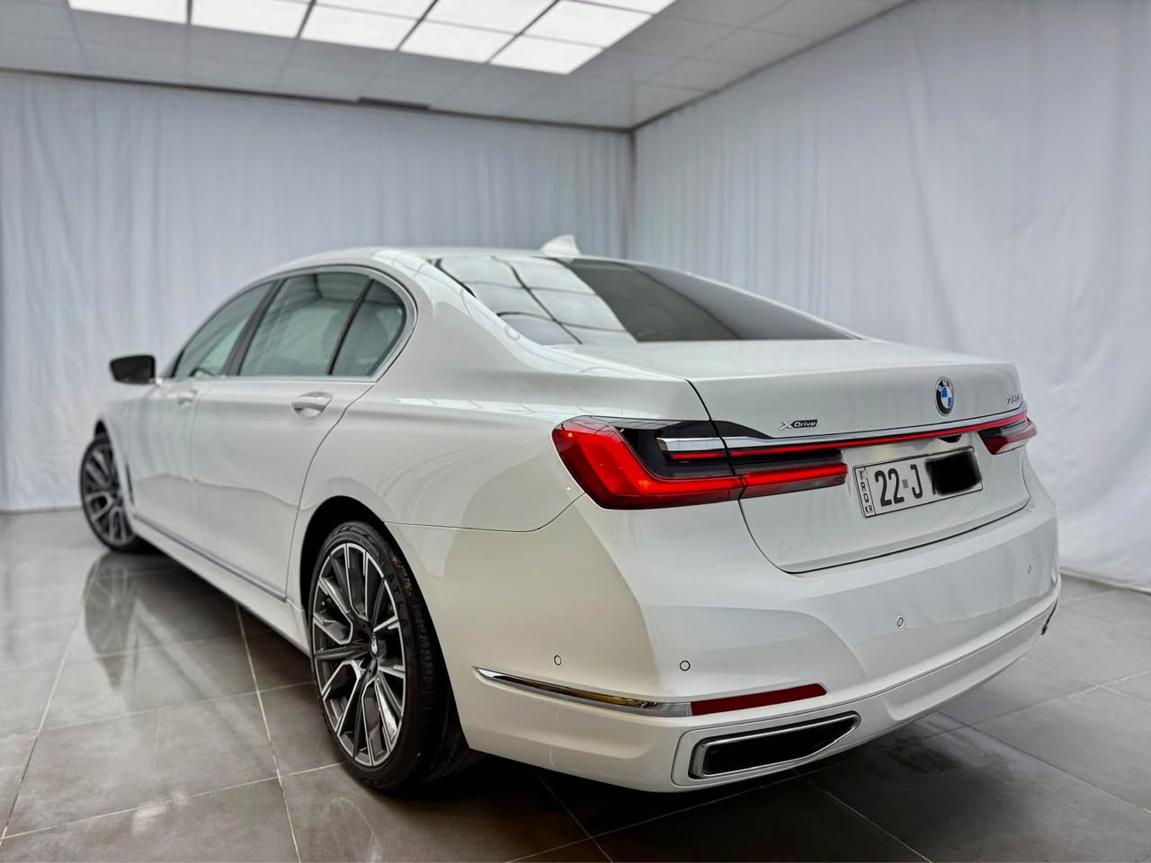 ...﷽ ...

بي ام دبليو 750LI موديل 2021 
 سيريس 7 فول فول مواصفات سلايد 
ا‎ماشي ٨٥ الف مايل

ا‎اللون ابيض 
ويل 21 ينج 
ا‎مادة المقاعد جلد ديزاين كريمي
ا‎عدد المقاعد 5
ت‎المواصفات :الكاميرا الخلفية - سقف بانورامي صقف نجوم - صندوق كهربائي  - التحكم على المنحدرات - ٤كاميرا 360 - تدفئة المقاعد  - كل باب شفت -رادار كبير-شغال-خمسة بردات -لايت دايناميك مع ستيرن-- تبريد المقاعد - بصمة - شاشة - مراقبة النقطة العمياء - التحكم التلقائي في درجة الحرارة - نظام فرملة الطوارئ - مصابيح الليزر الأمامية - تدفئة مقود القيادة - لوحة قيادة رقمية - أبل كاربلاي سماعات Harman Kardon - XDRIVE فور ويل
حادث سيارة نوض جملغ صبغ  بدون دواخل
ارخص سعر:- 385$$ مجال بصيت 

رقم صاحب سيارة:*********** السليمانية, العراق
