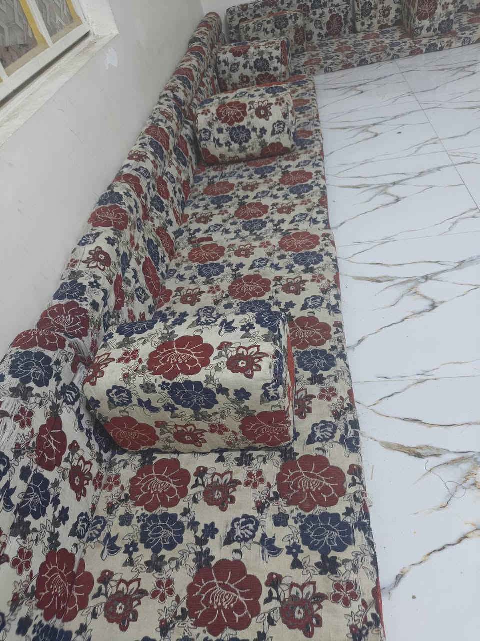 تخم مصري زان 8 مقاعد
سعره ٢٧٥
جلسه شعبيه ١٢٥ 
١١ متر 
وتساب, ***********
