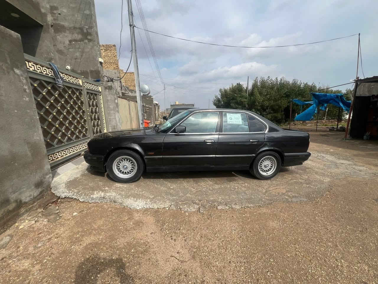 � للبيع: BMW 525i موديل 1990

 • محرك: 6 سلندر M50 بحالة جيدة
 • كير: (أوتوماتيك/) — []
 • تبريد: (شغّال/ويه لسويج)
 • كهربائيات: ضفيره كله مرتبه]
 • الداخل: نظيف ومابي اي غلطه
 • الأوراق: كاملة / تحويل فوري سنويه باسمي رقم كركوك
      ٠      (كشنات جلد اسود كهربائي)

مكان السياره الفلوجه 

📌 السعر: [٦٥ ]
📞 للاستفسار: [***********
