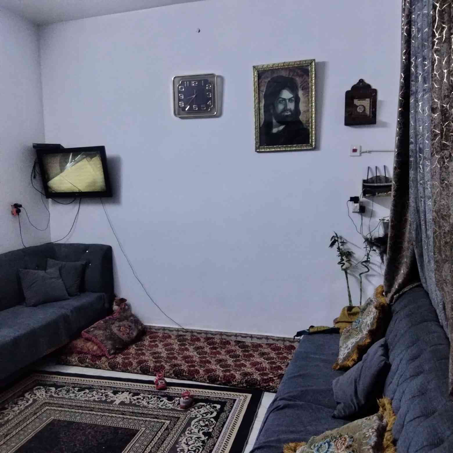 للبيع مشتمل مساحة 50 متر الوجه 5متر والنزال 10 متر بناء حديث الطابق الاول صاله مطبخ منور صحيات الطابق الثاني يحتوي على غرفتين نوم بناء 2024 
العنوان حي الجهاد منطقه الامن الوطني محله 897 قرب ديوان الاصيل و طريق الحلقه الرابعه 
 للاستفسار الاتصال على الارقام التاليه 
السعر مناسب جدا
*********** واتساب 
***********
