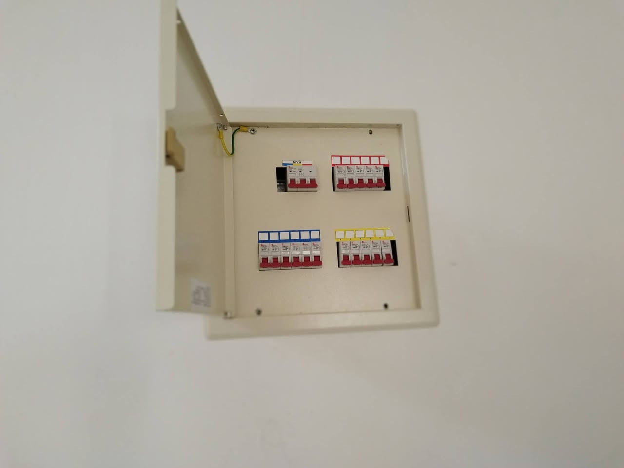 السلام عليكم ، تأسيسات كهربائية عامة ، تأسيس بوري ، سيمنس ، صيانة كهرباء ، بأسعار تنافسية وجودة عمل عالية ... للأستفسار مراسلة الصفحة أو الأتصال ***********
