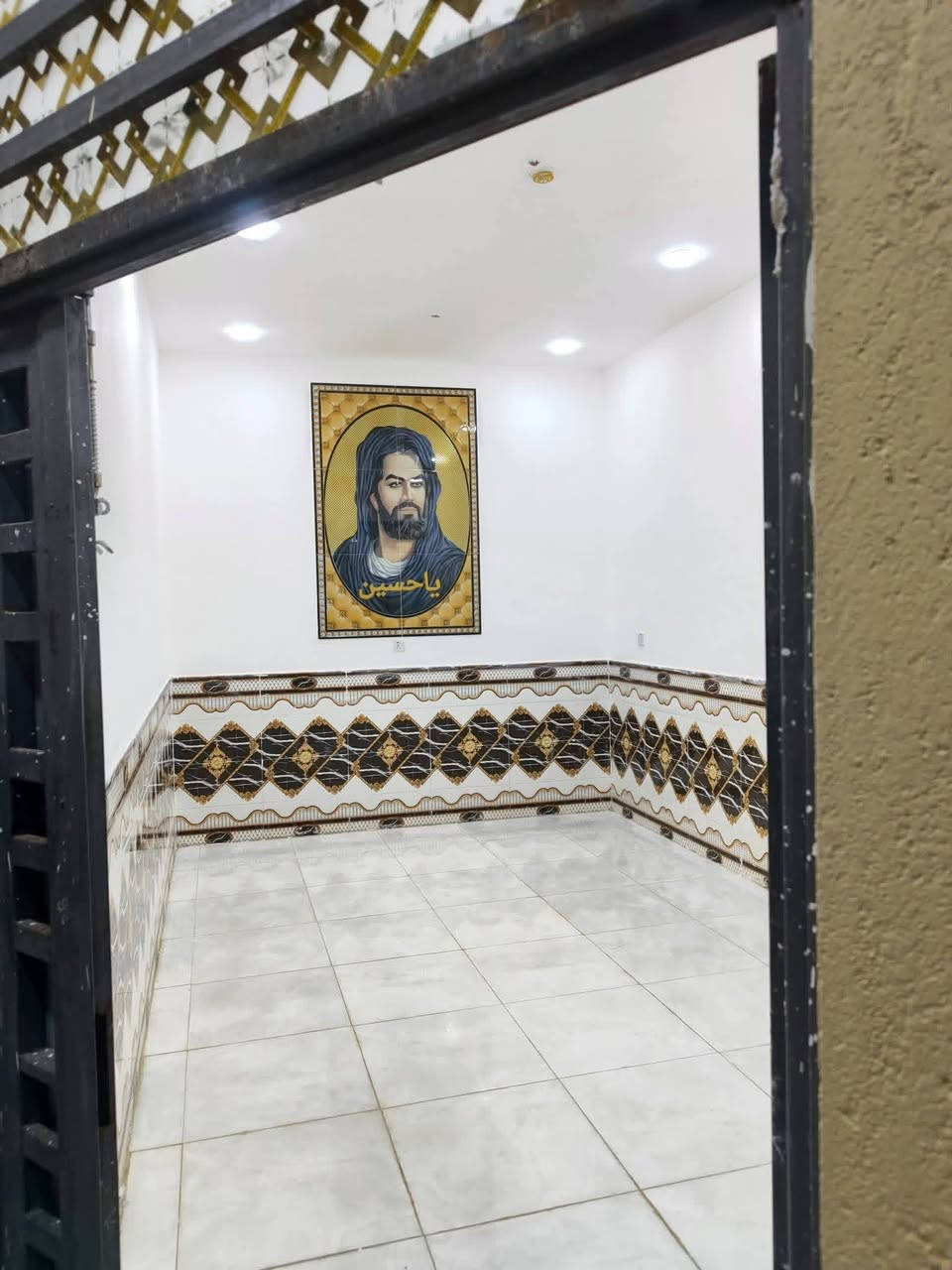 سلام عليكم بيت بسديناويه زراعي لمساحه 150 متر لبيت مرتب ونظيف بشارع صيدليه تفاح الاخضر رقم ***********
