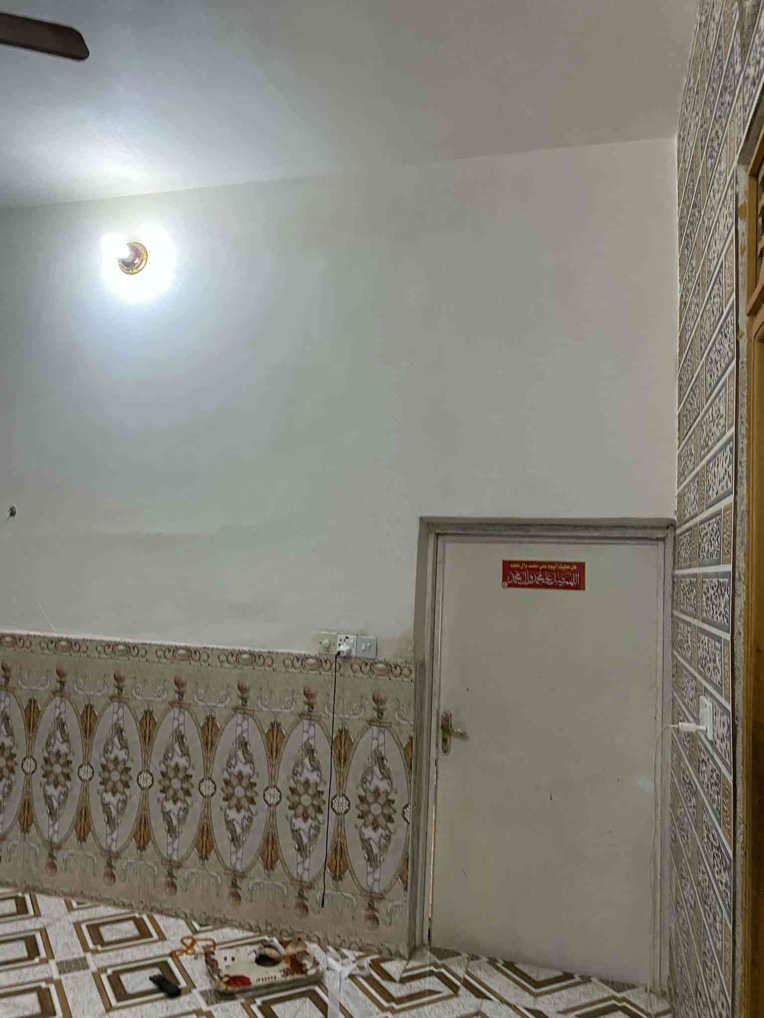 يالله.. سلام عاليكم.. بيت للبيع زراعي سند ٢٥ مساحه ٣٠٠م مكون غرفتين مطبخ حمام براني ١٣متر حديقه جبيره  ارضيه سيراميك عكاده بناء جديد ستاره جاهز موقعه دغاره  مقابيل مطعم علاوي حسوني مكان مرتب ثالث بيت عن شارع العام سعره ٤٨وبيه مجال ستفسار رقم ***********
