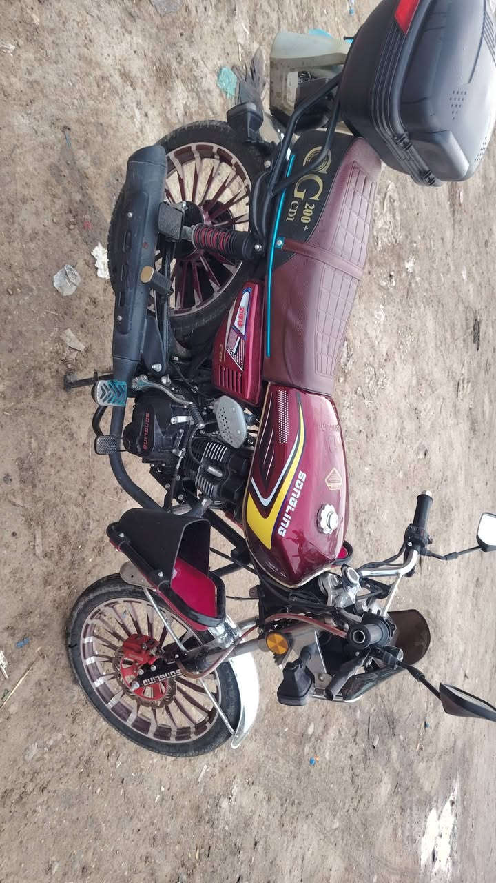 دراجه إيراني موديل 2026 فول مابيها اي نقص ماشيه شي قليل مكفوله كفاله عامه من السرقه والدراجه بسمي ورايدها ب900 وبيها مجال قليل حك الجيه أوراق كامله ***********
