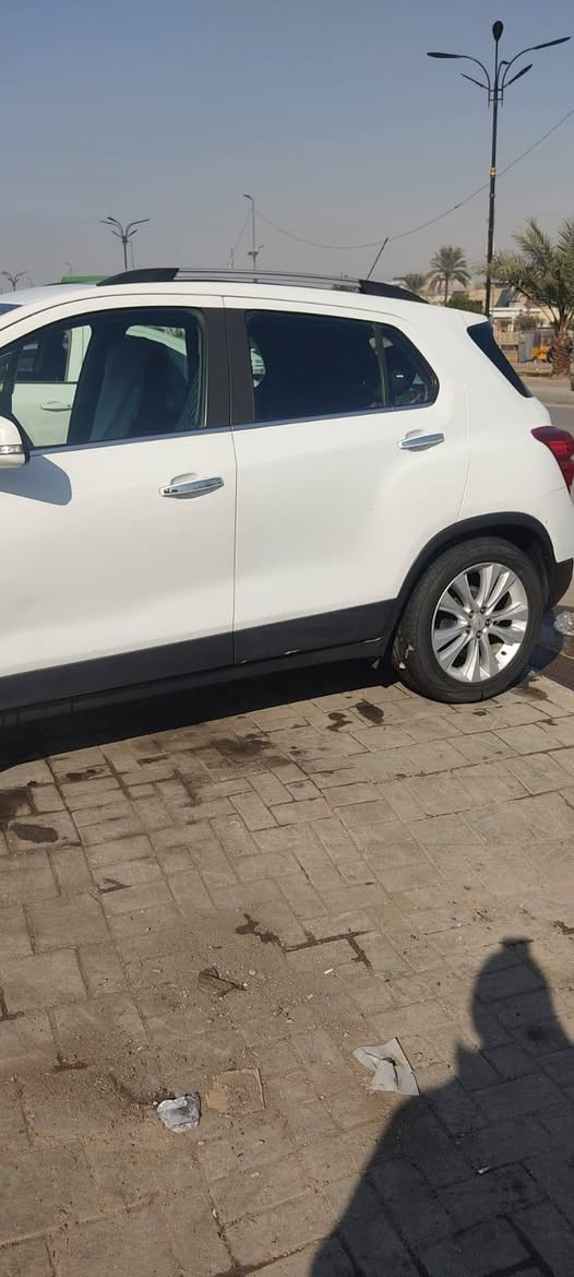 تراكس خليجي بريميرا فوووول مواصفات وكالة شركة المنصور 2018
بااسمي شخصيآ ماشية قليل جدآ 51 الف كيلو 
محرك حجم 1800 
بصمة تشغيل 
وبصمة ابواب 
تشغيل عن بعد 
فتحة سقف 
اشاير بالمري 
تحكمات بالستيرن 
ابل كار 
بعد بيها مواصفات 
سعرها جدآ مناسب 
اتصل او راسل واتساب 
***********
