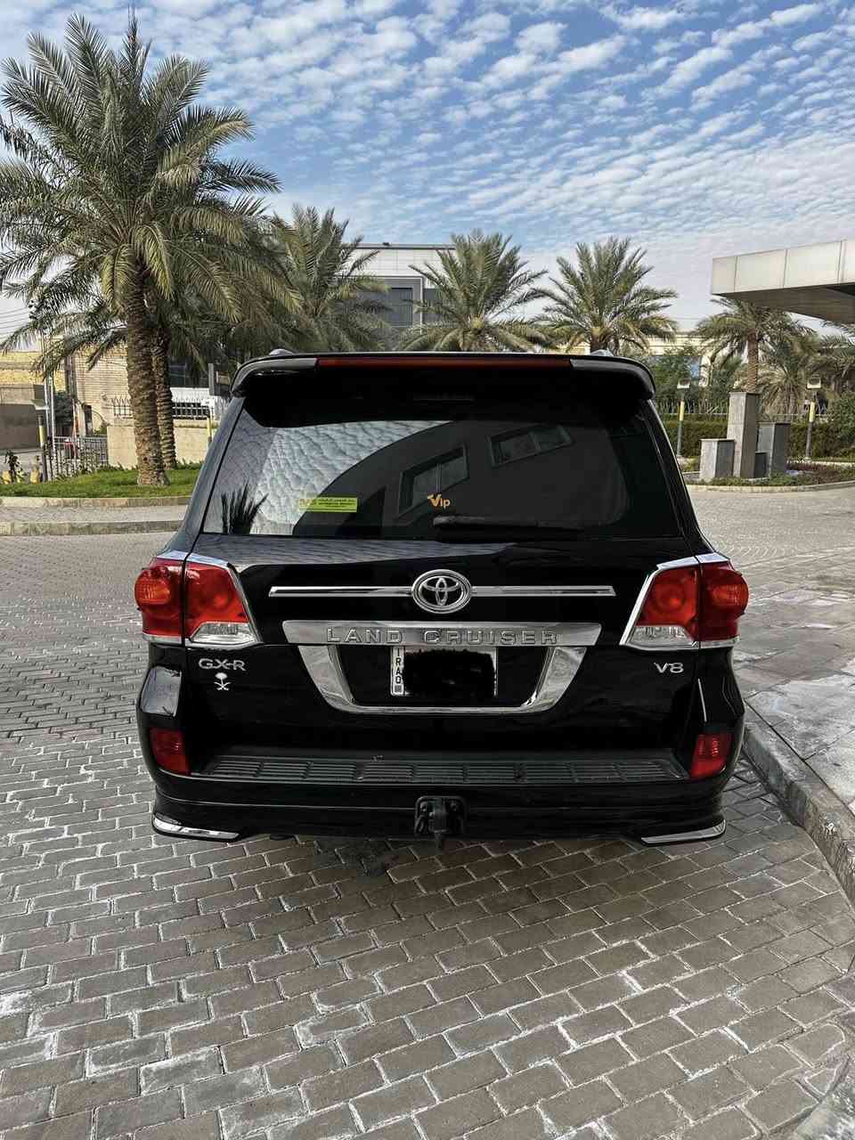 السلام عليكم 
لاندكروز جكساره 2009 رقم بغداد بسمنه محرك 8سلندر 
بيهه 3قطع صبغ والباقي كفاله السياره جاهزه من كلشي كير محرك حداده تخم تاير تبريد نصبتهه وكشرهه كلش حلوه 
مابيهه اي نقص رايدهه ب 260وبيهه مجال بسيط 
للستفسار الاتصال ***********مكانهه ميسان حي الصحفين
