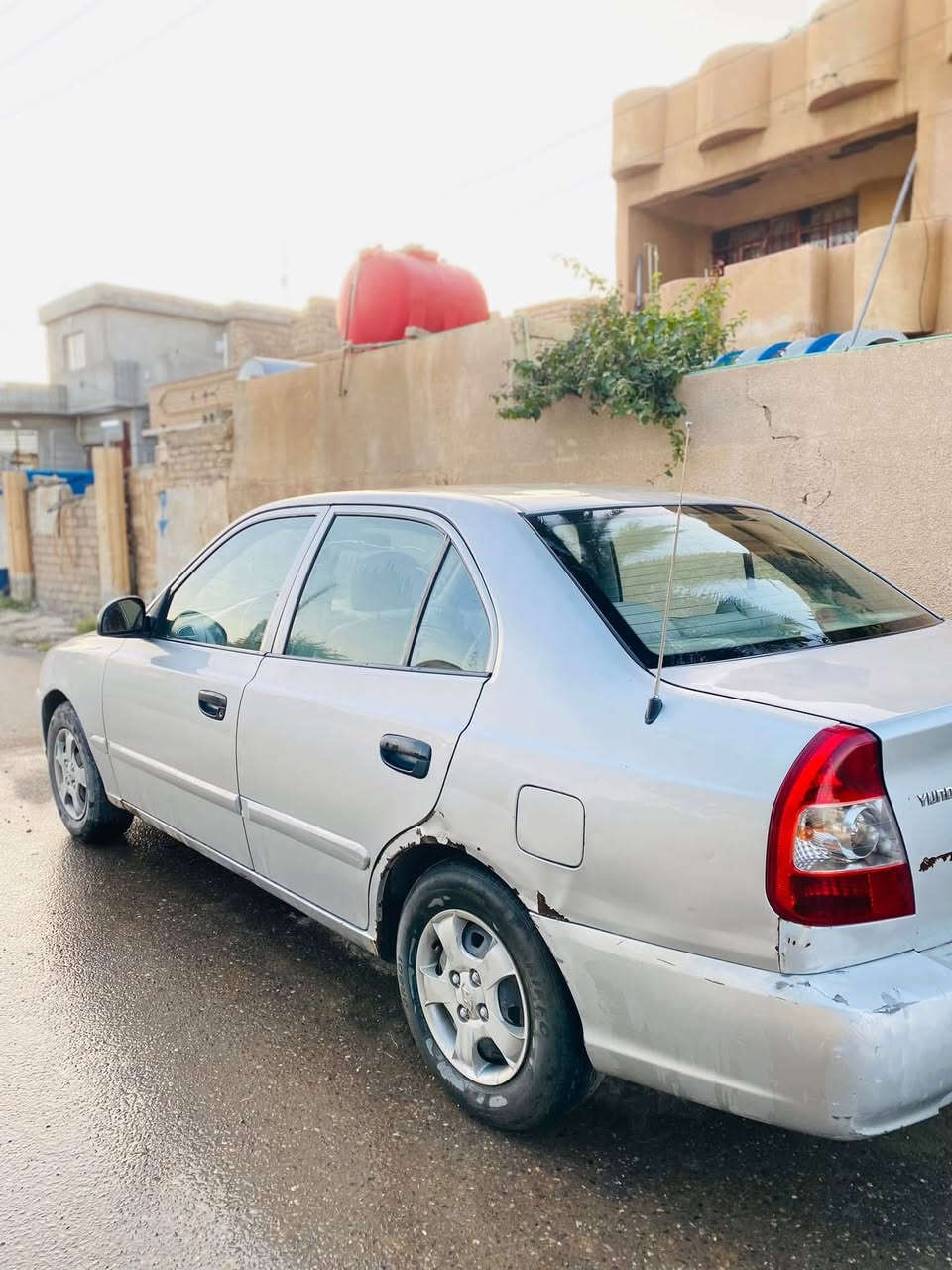 سياره فيرنا موديل ٢٠٠٩ منفيس
الون سلفر
بيها بارد بالجاملغ
داخلها نضيف ومرتب السيارة ما يعوزها كلشي 
تبريد وتدفئه شغالات 
       السعر 31 $
الاتصال .. ‭***********
