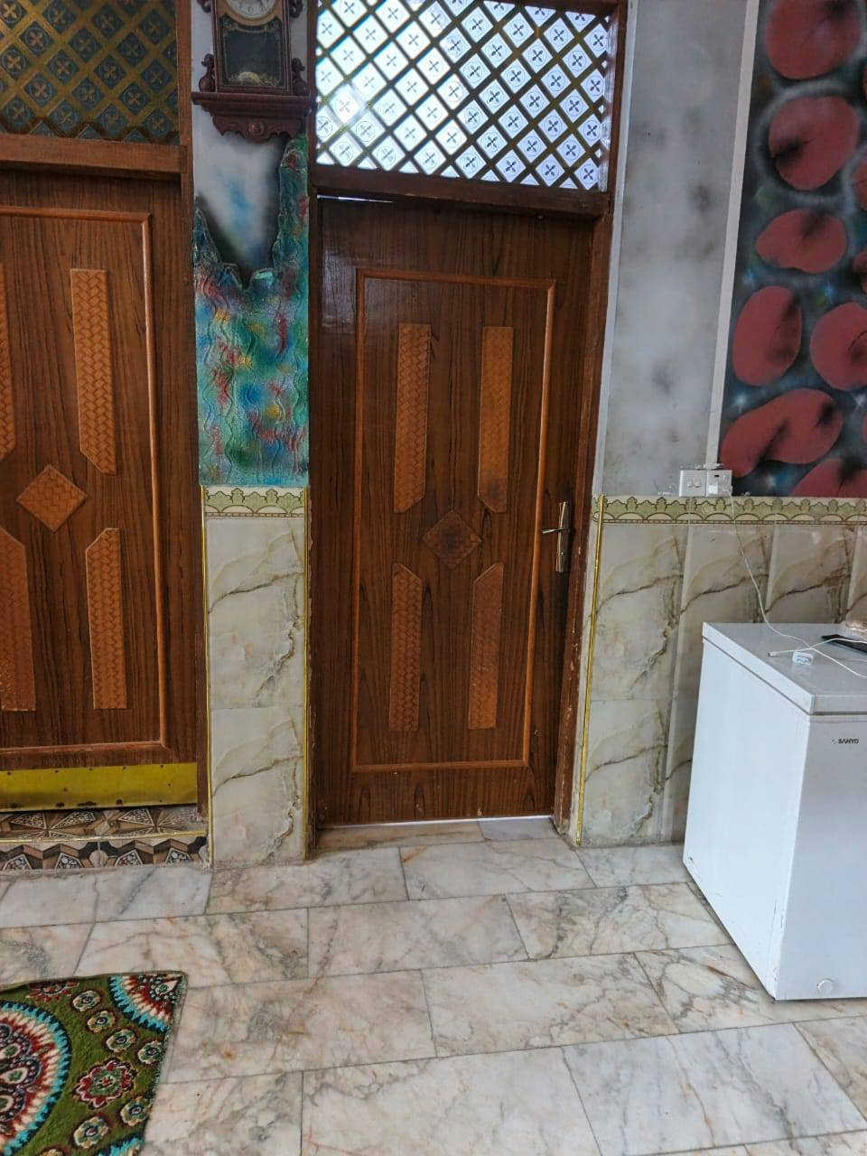 دار للبيع مساحة 250 متر طابو صرف 
▪︎ العنوان / بداية حي الزهور بالشارع اللي خلف أسواق الحاج محسن العكن غير محجوز نهائيا مداور ثاني يوم بعد البيع مباشرة 

▪︎ البناء حديث كونكريت طابقين 
أساس رفت كونكريت 
البناء طابوق 
السقف صب كونكريت 

▪︎ التفاصيل 

• الطابق الأول 
يتكون من مجمع صحيات خارجية 
أستقبال 5 × 9
مطبخ حار وبارد 
صالة 5 ×8 
مجمع صحيات داخلية 
غرفتين  4 × 6
مناور عدد 2 

▪︎ الطابق الثاني 
غرفتين 4 ×6 
صالة 
مجمع صحيات 
السطح أشتايكر 
بااقي التفاصيل والسعر التواصل ع الخاص أو الأتصال ع الأرقام التالية 

***********
***********
***********
