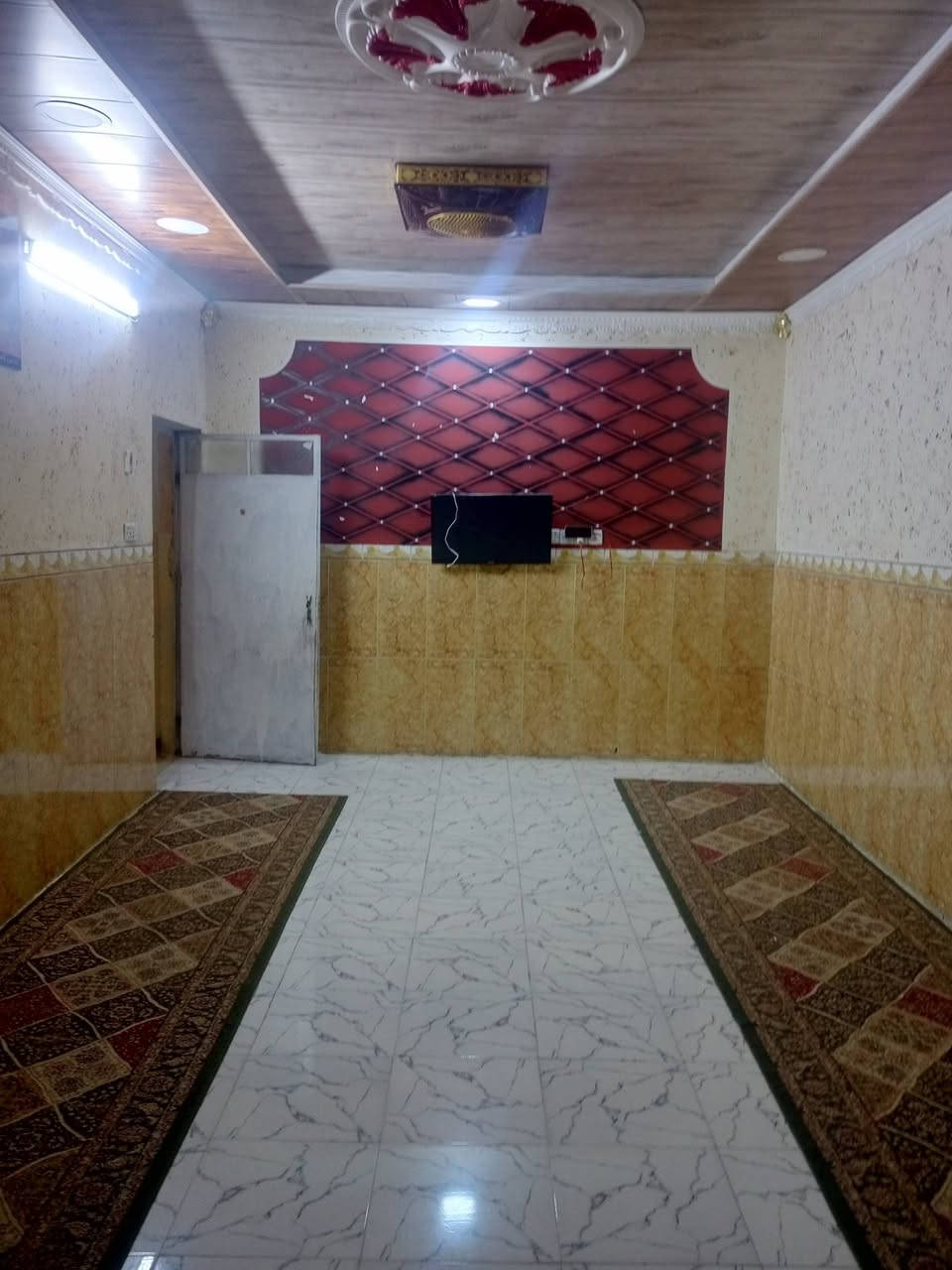 السلام عليكم بيت للبيع المساحه 200 منطقه النهروان ال  5000// ***********
