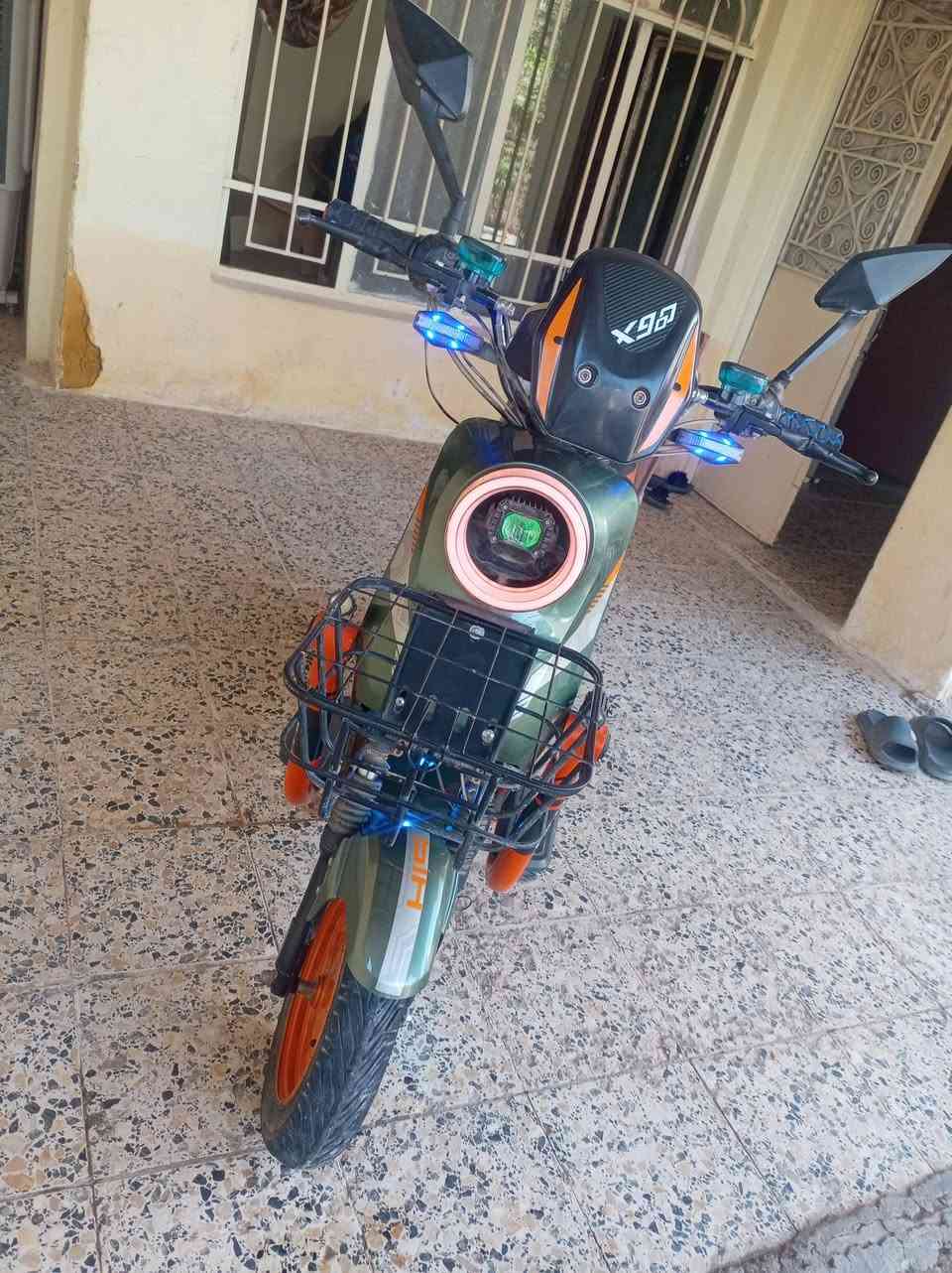 سلام عليكم ورحمة الله وبركاته X900 دراجه شحن للبيع الموديل 2025 5بطاريات فول نظافه 100 السعر 375 وبيه مجال مكاني ديالى بعقوبه كاطون الرازي الرقم ***********
