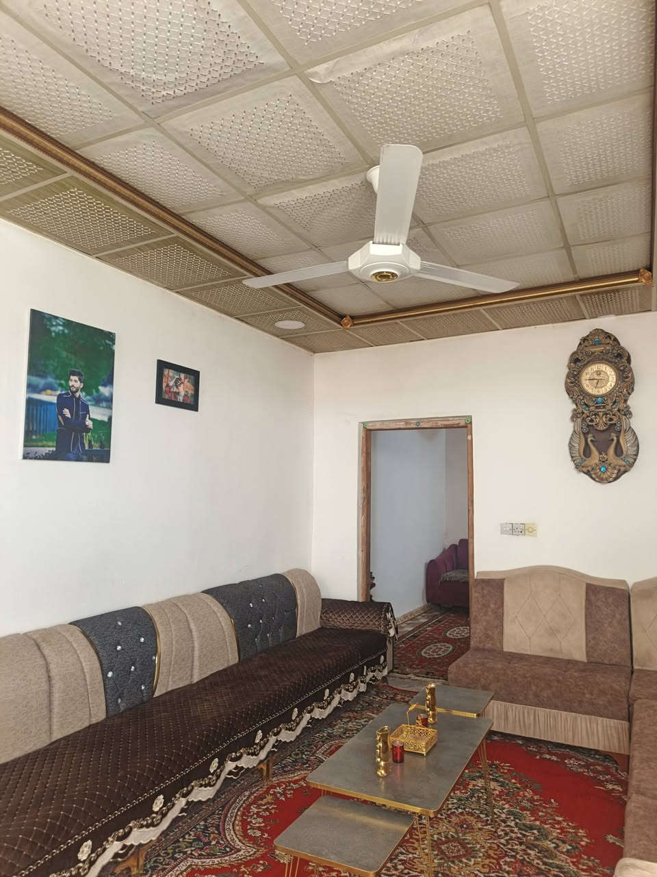 السلام عليكم مشتمل للبيع المساحه 125 بصلاح الدين خلف جامع الهدئ متكون من صاله مطبخ غرفتين وحدة فوك ووحدة جوة ديوان بيت نضيف وحلو السعر 55 قفل  ...البيت مقابيل الصبات للاستفسار ***********
