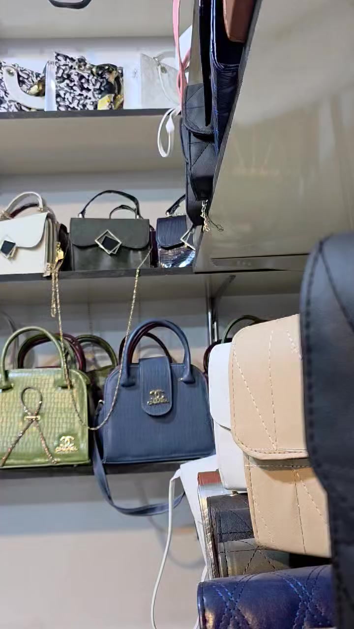 تشكيلة. شناطي العيد كلها عالعرض 
من مجمع النجمة بالحسكة 
مجمع النجمة بالحسكة شارع البالة 
#الحسكة #الرقة #ديرالزور #دمشق #حمص #حماة #اللاذقية #طرطوس #حلب #تدمر #قامشلي #درعا #القنيطرة #عامودا #درباسيه #ادلب #ريف_دمشق #أواني_منزليه #اكسبلور #فولو #العراق #الاردن #بغداد #اواني_منزلية #عروض_الافتتاح #الحسكة #شارع_فلسطين #سوريا #الرقة #حلب


**إذا كنت صاحب هذا الإعلان وتريد حذفه لأي سبب، رجاءا أرسل رسالة إلى الدعم الفني**