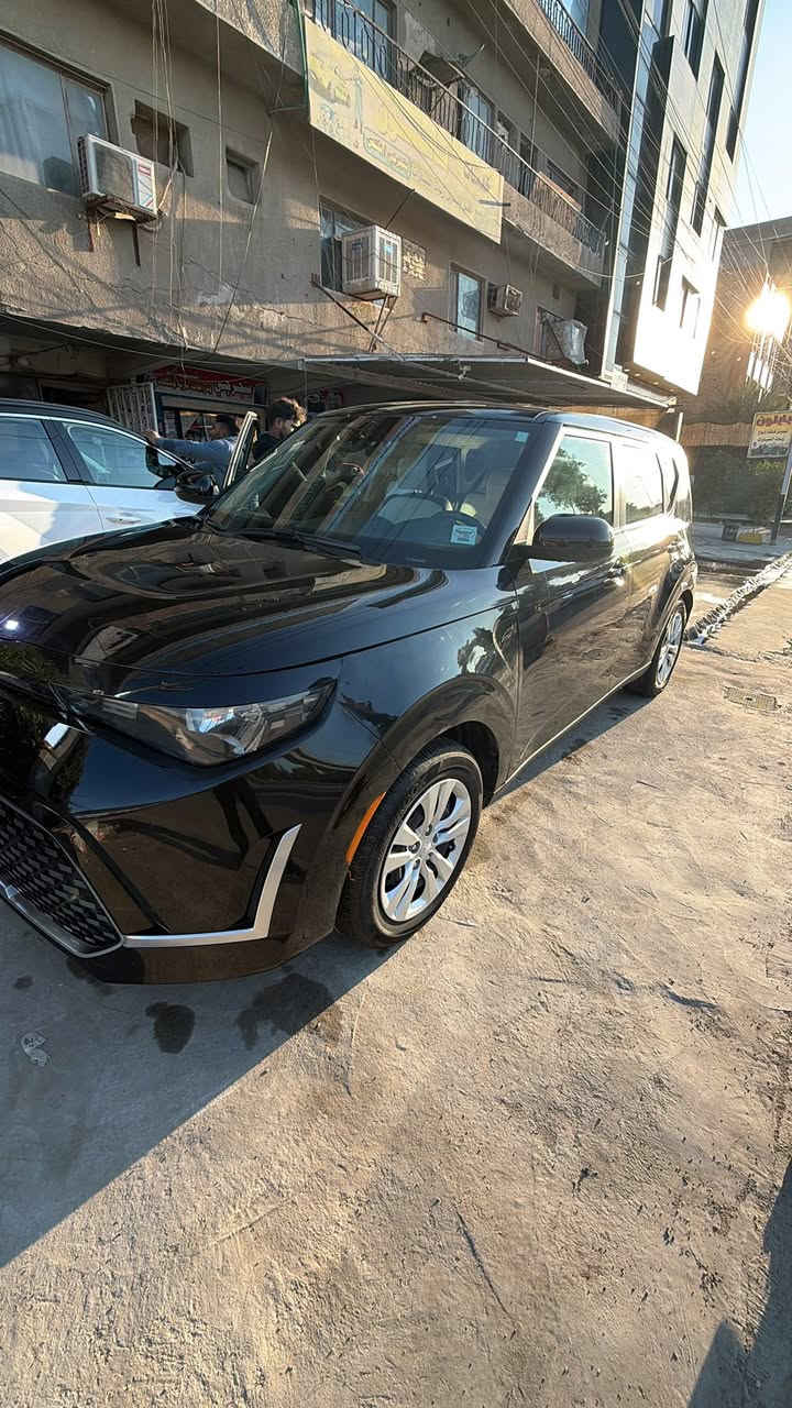 سلام عليكم سياره كيه صول مديل 23ماشيه 52كيلو متر نضيفه مكفوله محرك 2000دوش وارد امريكي ضربتها بخشم لبنيد وشبر بلباب لعكس لسايق سياره مراوس او للبيع لسعر 160. رقم بغداد الدولي لنكليزي رقمي ***********
