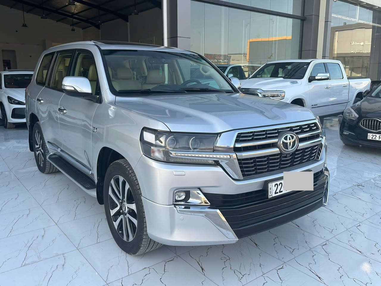 سلام عليكم 🫡 لاندكروز 2016 موصفات السيارة اعلى فئه VXSسيارة جكات وسونارهاا كدامك مثل ما موضح 
مكان السيارة الكاظميه 
لاستفسار ***********
السعر 490$
وبيهه مجال بسيط
