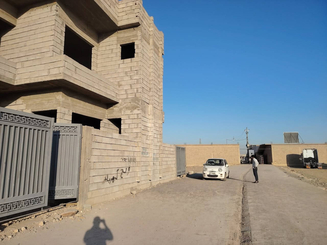 يوجد حصريا هيكلين للبيع مساحه الواحد 150 متر يبعد عن شارع ادهوك مقابيل اسواق ابو يوسف 50 متر اساس بعد لو  اساس بعد لو شغل درجه اولى كم الخدمات ماء كهرباء تبليط سعر الواحد 75 وبي مجال للاستفسار انصال على الهاتف *********** بي واتساب ***********
