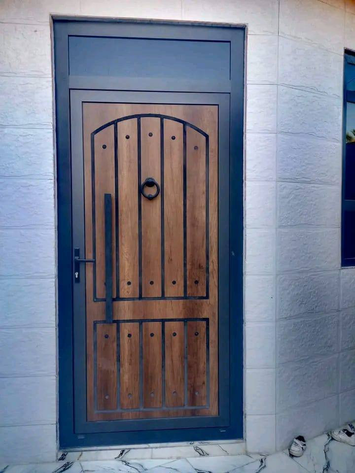 بسم الله والصلاة على سيدنا محمد رسولنا الكريم 
جزء من اعمالنا اليوميه ان شاء الله ينال اعجابكم 
جانب من اعمال معمل زيد للالمنيوم
وابواب و شبابيك ، مقطع saray تركي 
مستعدون لعمل جميع أنواع الأبواب والشبابيك و الكاونترات وبكافة احجامها و انواعها 
كل هذا يكون حسب رغبة الزبائن الكرام
العنوان : الانبار _ هيت_ بداية المشتل _ قرب جامع دبو
 للاستفسار الاتصال على احد الارقام التالية
  زين 078‪13247113
  كورك ***********‪
