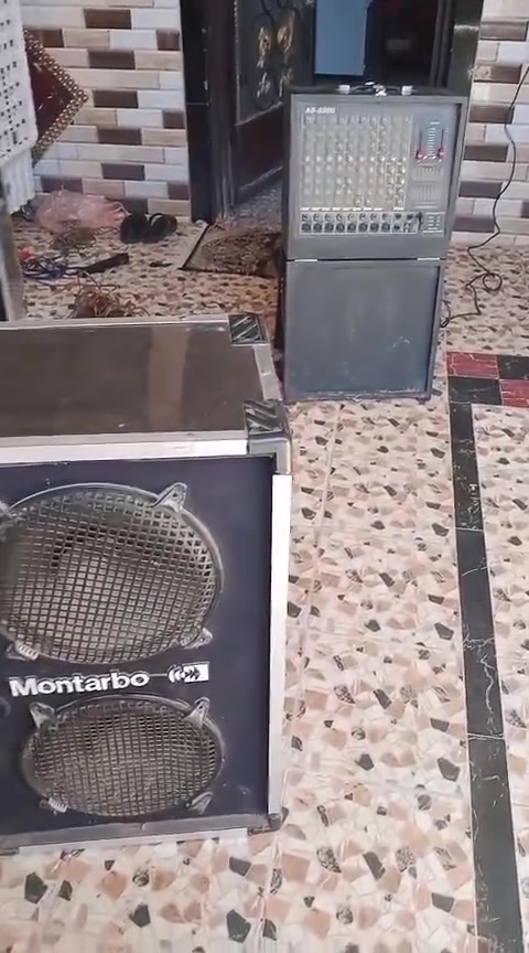 سماعه للبيع اصيله مع جهاز
السعر 450 قفلها 

اتصل على رقم ‏‪***********‬‏
