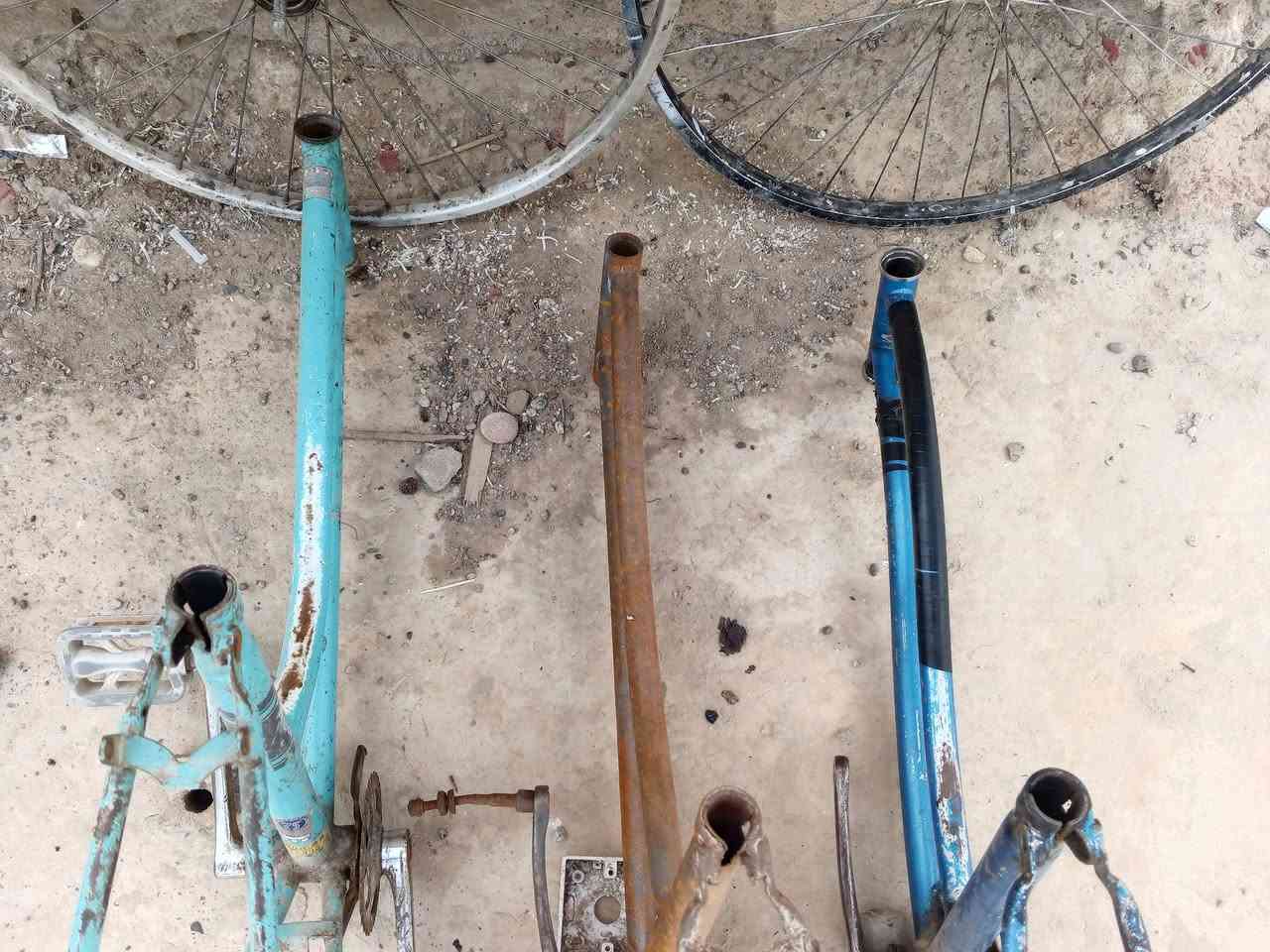 سلام عليكم ورحمة الله وبركاته لشات للبيع سعرهن 10كلهن ول وياله 2بلفين يعني السعر  كلهن 12الف ال شات مال تعميره وهاذه رقم***********
