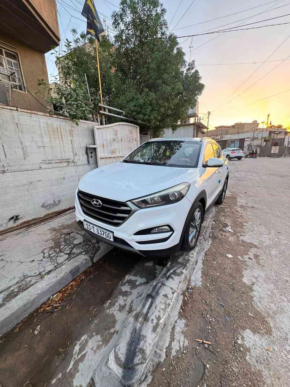 السلام عليكم
توسان موديل 2018 
خليجي رقم بغداد بسمي 
مكان بغداد البياع 
ناشر السونار 
***********
سعر 155 وبيهه مجال بسيط لشراي 
السيارة اي نقص مابيهه
