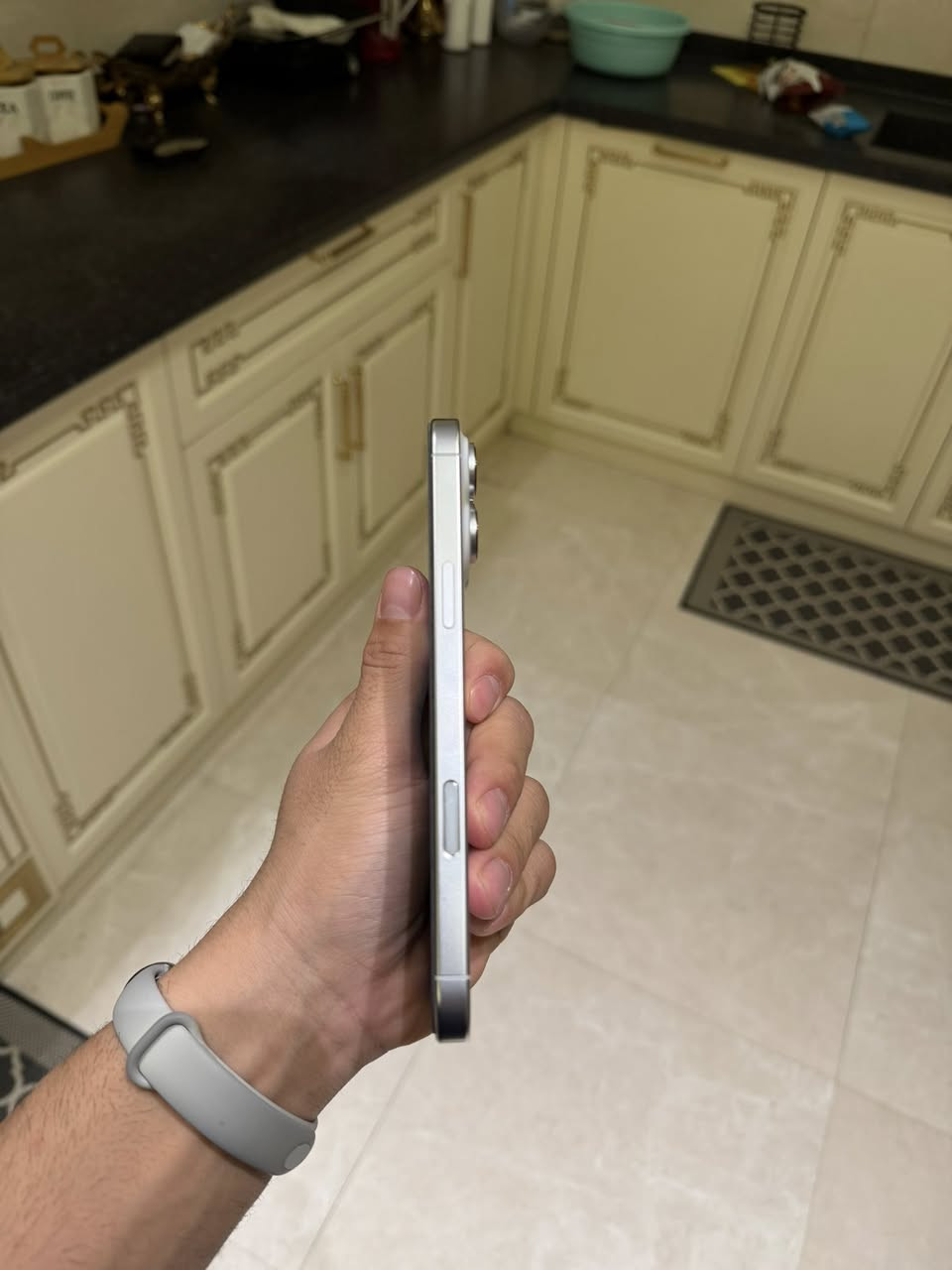 السلام وعليكم ايفون 16بروماكس بطارية 96 ضمان ماستر ٥١٢ كيكه رايده ب١٦٠٠ وبي مجال ***********
